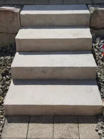 Betontreppe gereinigt und imprägniert